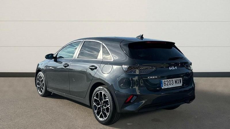 Usado Kia Ceed Style 100 CV (73 kW) 2025 Gris Utilitario