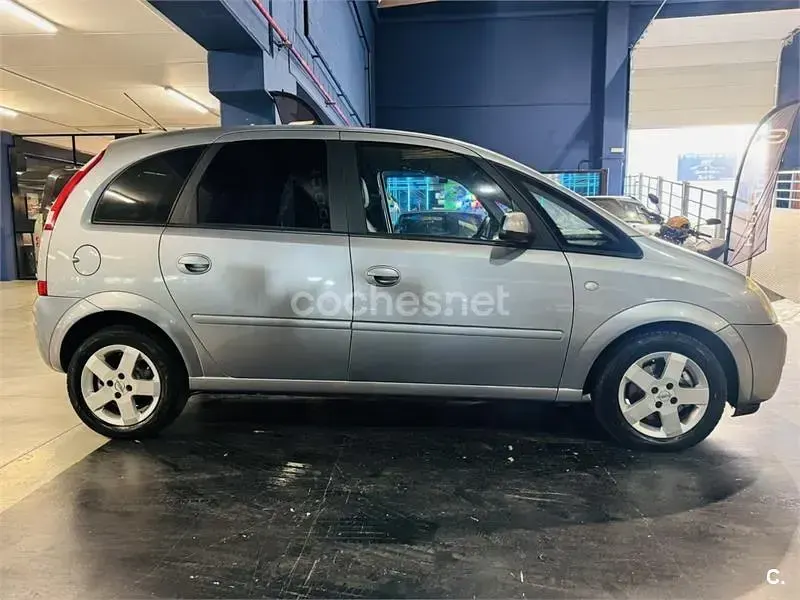 Usado Opel Meriva Cosmo 125 CV (91 kW) 2004 Azul Monovolumen