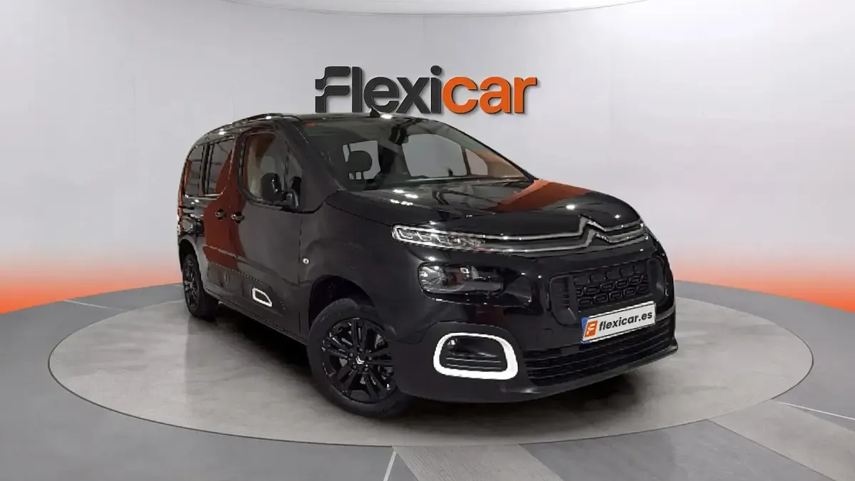 Begagnad Citroën Berlingo Shine 130 HK (95 kW) 2023 Minibuss