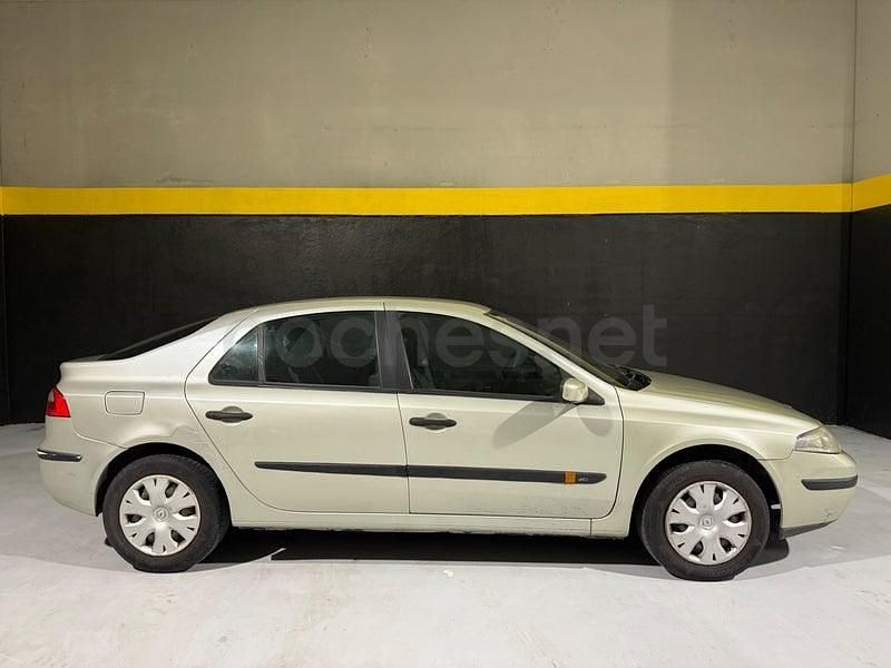 Usado Renault Laguna II Authentique 100 CV (73 kW) 2004 Gris / plata Berlina