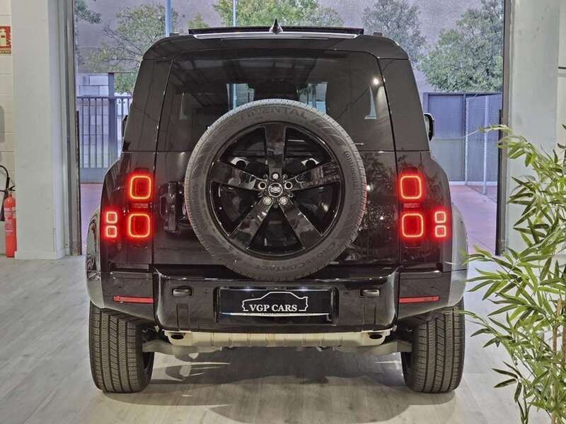 Usado Land Rover Defender SE Dynamic 400 HP (294 kW) 2023 Preto SUV