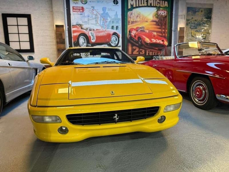Usado Ferrari F355 381 CV (280 kW) 1995 Amarillo Coupe