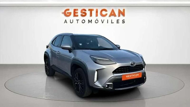 Begagnad Toyota Yaris Cross 116 HK (85 kW) 2023 Grå SUV