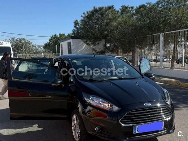Usado Ford Fiesta Trend 82 CV (60 kW) 2015 Negro Berlina
