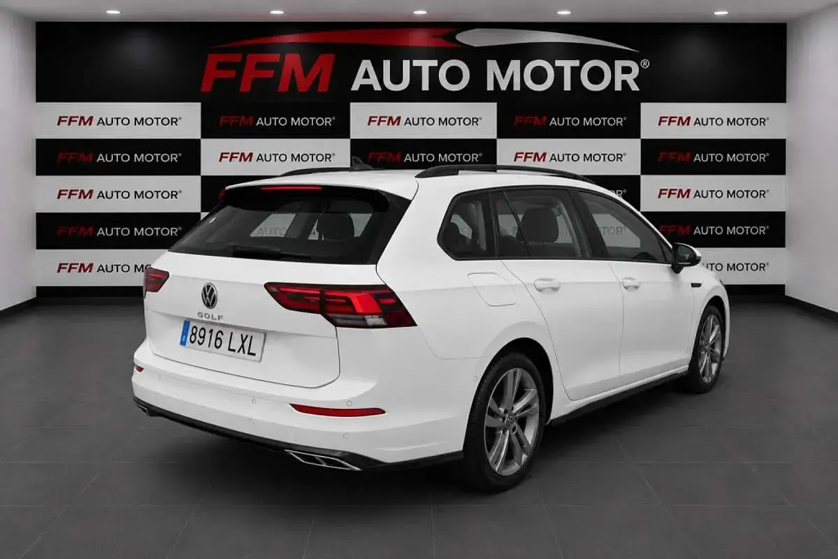 Usado VW Golf VIII R-line 150 CV (110 kW) 2022 Blanco Familiar