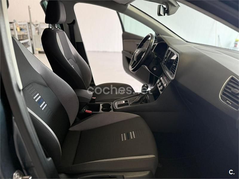 Usado Seat Leon Style 115 CV (84 kW) 2019 Gris / plata Berlina