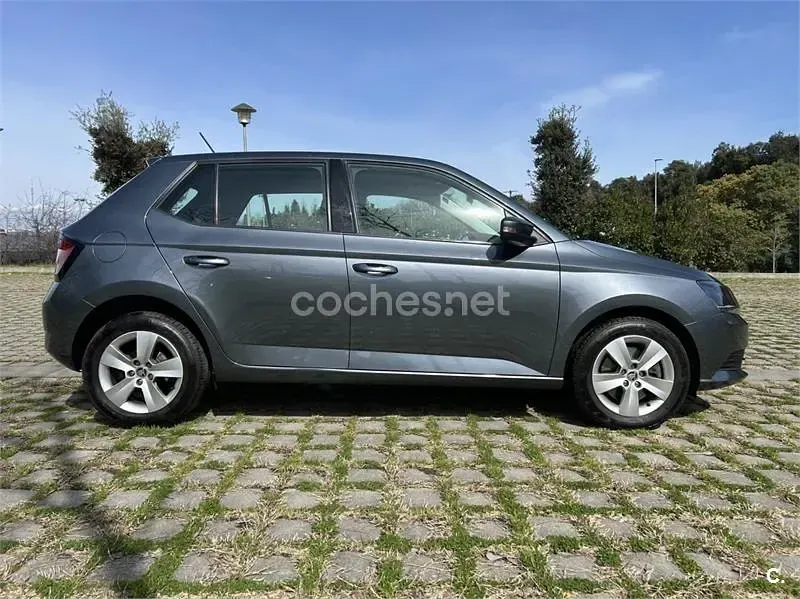 Usado Skoda Fabia Ambition 110 CV (80 kW) 2018 Gris / plata Berlina