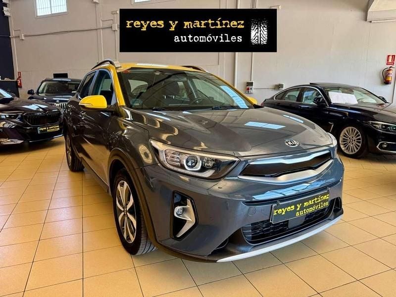 Usado Kia Stonic 101 CV (74 kW) 2021 Gris SUV