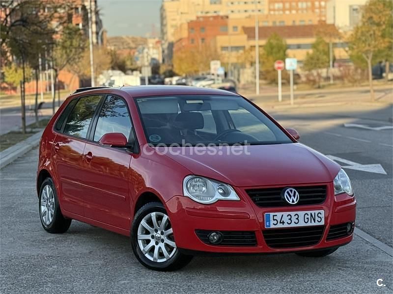 Rojo Usado 2009 VW Polo Highline Berlina | 4999 € (Buen precio) - Imagen 1/4