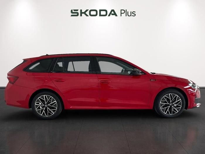 Usado Skoda Octavia SportLine 150 CV (110 kW) 2025 Rojo Familiar