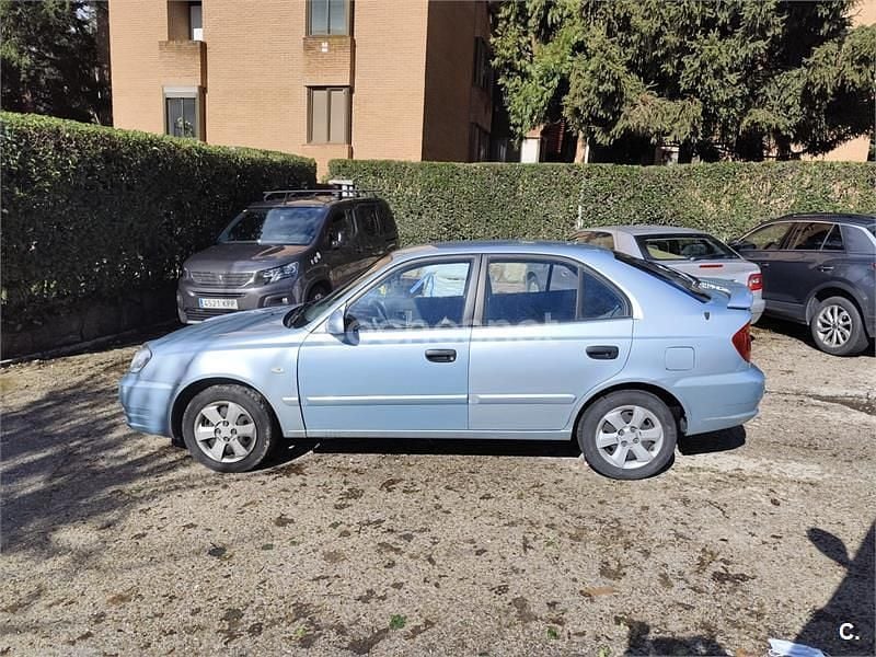 Usado Hyundai Accent 82 CV (60 kW) 2004 Azul Berlina
