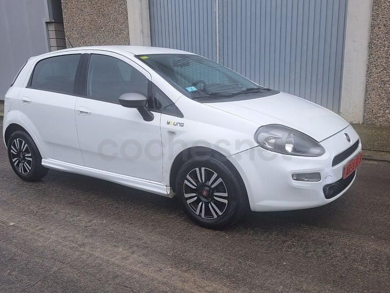Usado Fiat Punto Young 69 CV (50 kW) 2014 Blanco Utilitario