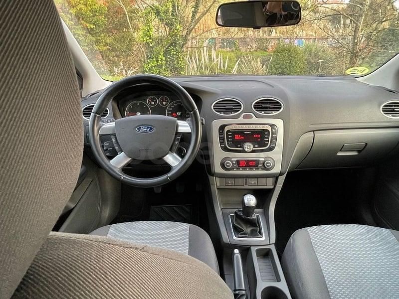 Usado Ford Focus Trend 115 CV (84 kW) 2007 Gris / plata Berlina