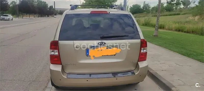Usado Kia Carnival EX 144 CV (105 kW) 2006 Beige Monovolumen