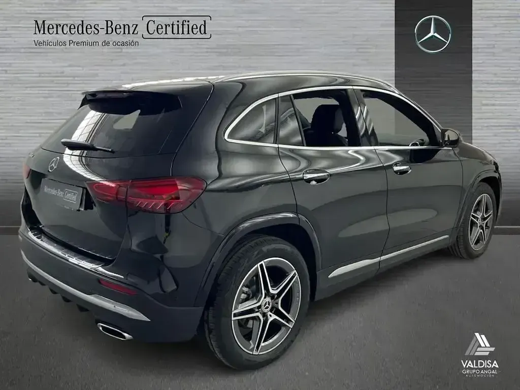 Usado Mercedes GLA200 150 CV (110 kW) 2026 Negro cosmos SUV