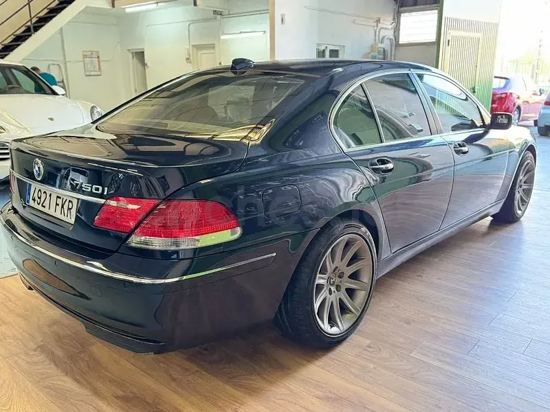 Usado BMW 750L Comfort Edition 367 CV (269 kW) 2007 Azul Berlina