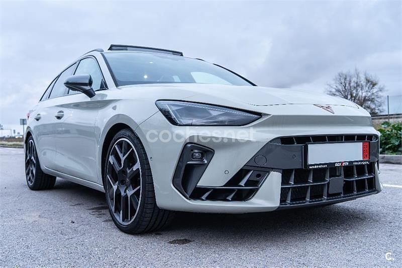 Usado Cupra Leon VZ 333 CV (244 kW) 2025 Beige Familiar