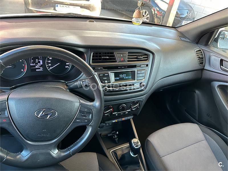 Usado Hyundai i20 84 CV (61 kW) 2017 Blanco Berlina