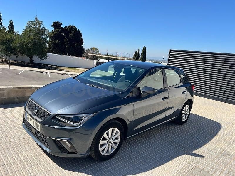 Usado Seat Ibiza Style 110 CV (80 kW) 2022 Gris / plata Utilitario