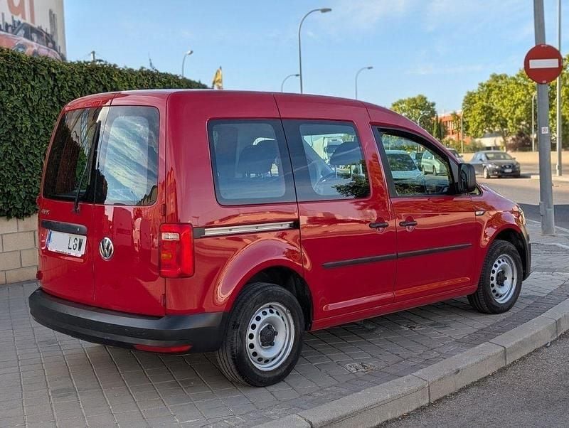 Usado VW Caddy Edition 102 CV (75 kW) 2020 Rojo Monovolumen