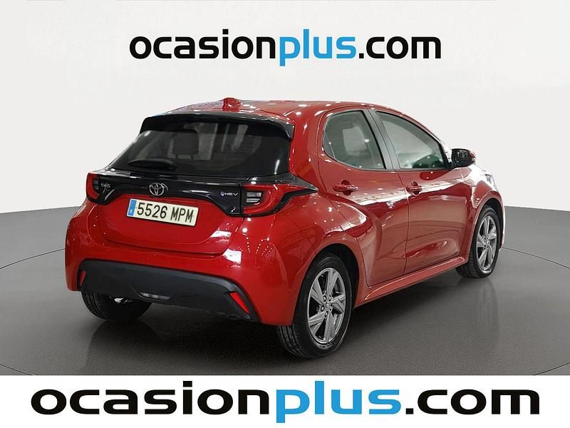 Begagnad Toyota Yaris Hybrid Active 116 HK (85 kW) 2024 Röd Halvkombi