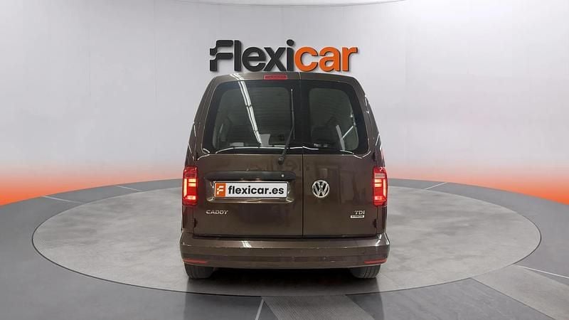Käytetty VW Caddy Beach 102 HP (75 kW) 2016 Ruskea Tila-auto