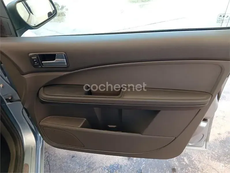 Usado Ford Focus Ghia 136 CV (100 kW) 2005 Azul Berlina