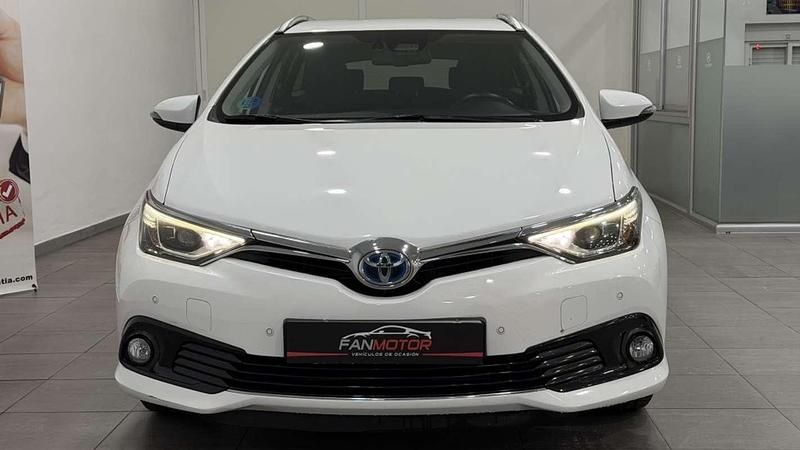 Blanco Usado 2017 Toyota Auris Hybrid Business Edition Familiar | 13.990 € (Precio justo) - Imagen 1/4