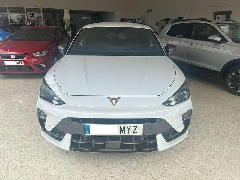 Usado Cupra Leon 150 HP (110 kW) 2025 Branco Citadino
