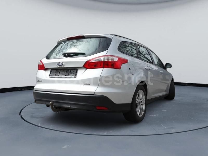 Usado Ford Focus 115 CV (84 kW) 2013 Gris / plata Berlina
