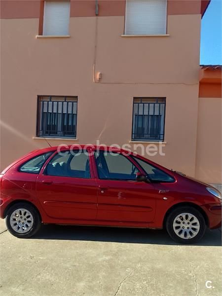 Usado Citroën Xsara Picasso 90 CV (66 kW) 2000 Rojo Monovolumen