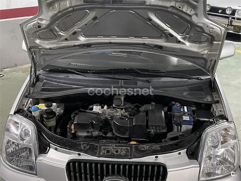 Usado Kia Picanto LX 65 CV (47 kW) 2004 Gris / plata Utilitario