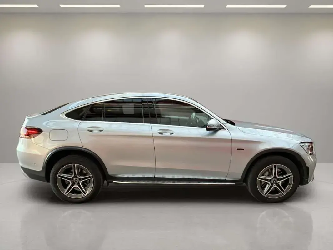 Usado Mercedes GLC300e 321 CV (236 kW) 2020 Gris / plata SUV