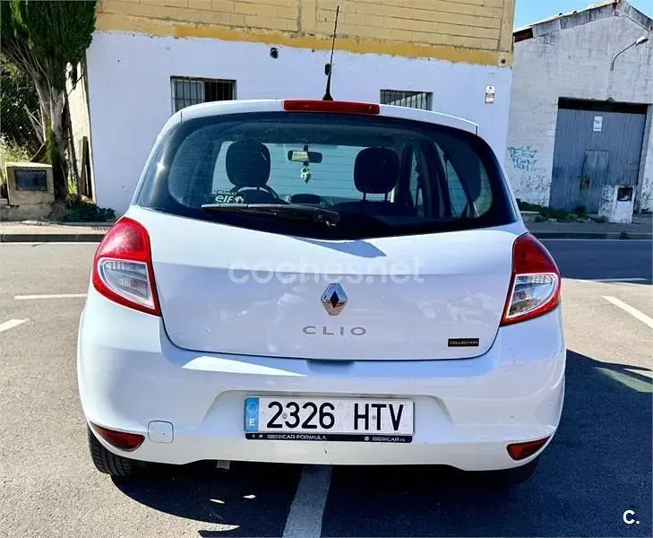 Usado Renault Clio IV Authentique 75 CV (55 kW) 2013 Blanco Berlina