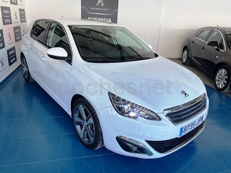 Usado Peugeot 308 Allure 130 CV (95 kW) 2016 Blanco Berlina