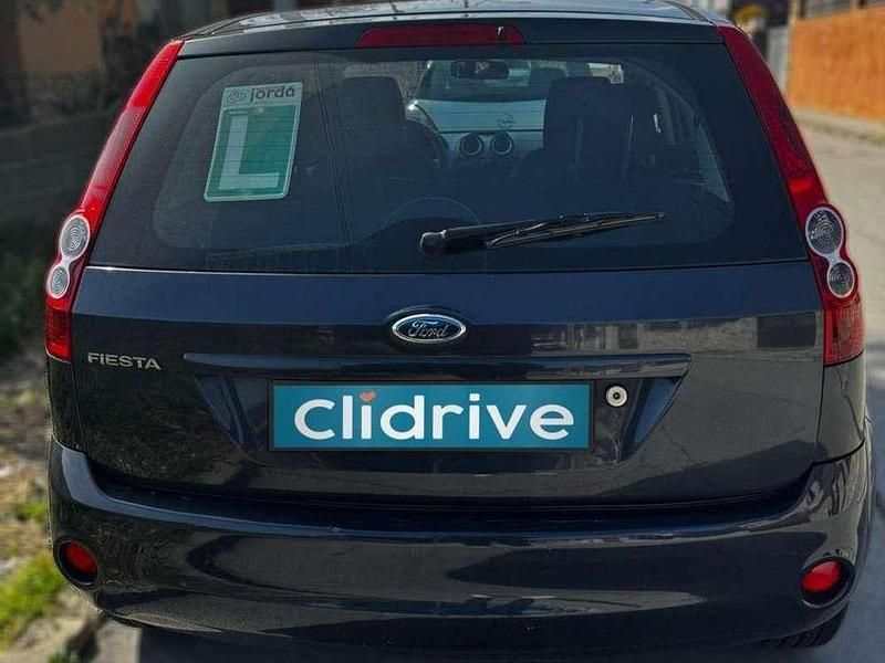 Usado Ford Fiesta Trend 82 CV (60 kW) 2007 Negro Utilitario