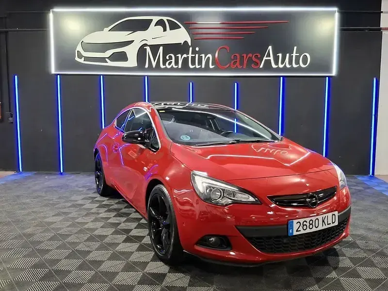 Usado Opel Astra GTC Sportive 200 CV (147 kW) 2018 Rojo Berlina