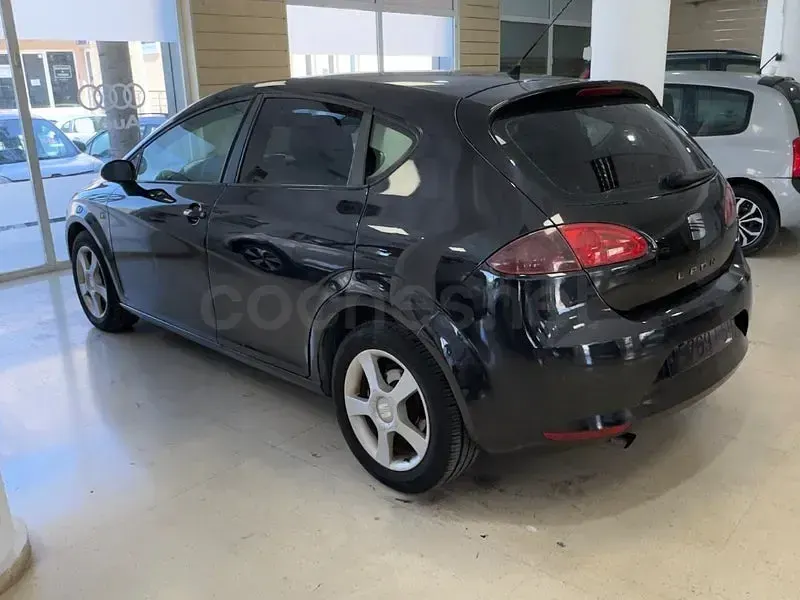 Usado Seat Leon Stylance 105 CV (77 kW) 2007 Negro Utilitario