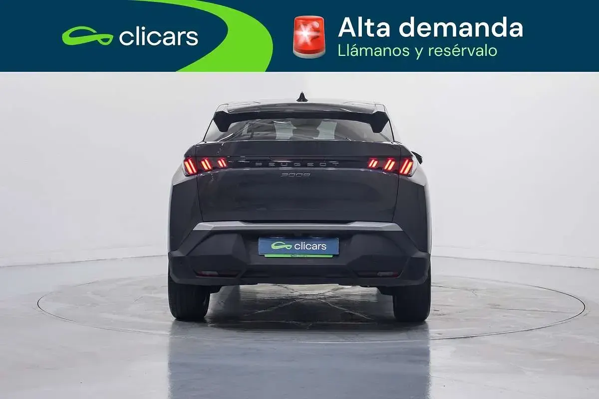 Usado Peugeot 3008 Allure 136 CV (100 kW) 2025 Gris SUV