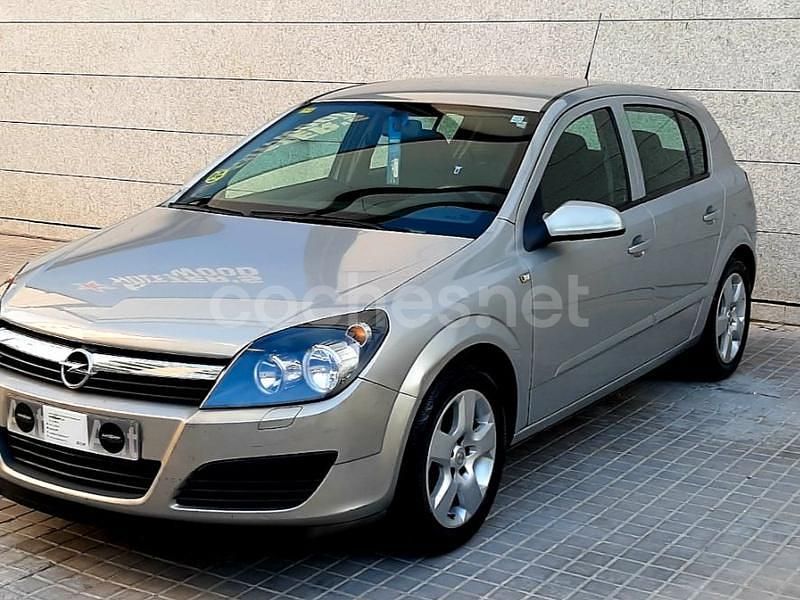 Beige Usado 2006 Opel Astra Enjoy Berlina | 5490 € (Un poco caro) - Imagen 1/4