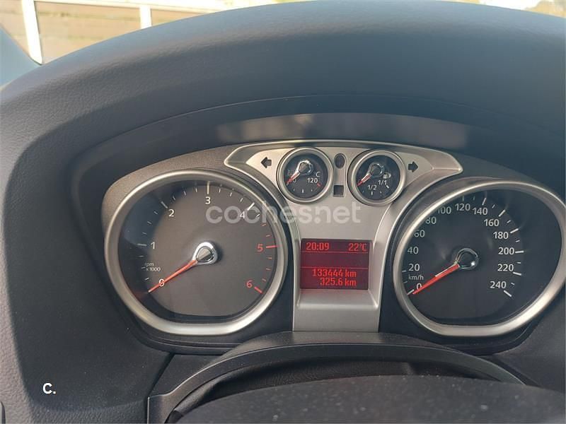 Używany Ford Focus Trend 90 KM (66 kW) 2011 Biały Sedan/Limuzyna