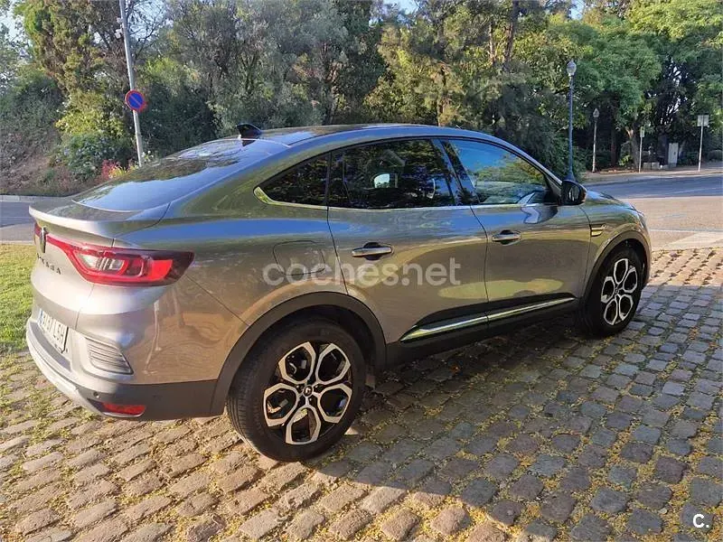 Usado Renault Arkana Zen 140 CV (102 kW) 2021 Gris / plata SUV
