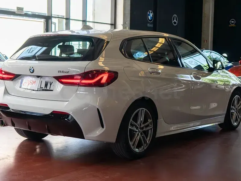 Usado BMW 116 Sport Line 116 CV (85 kW) 2022 Blanco Utilitario