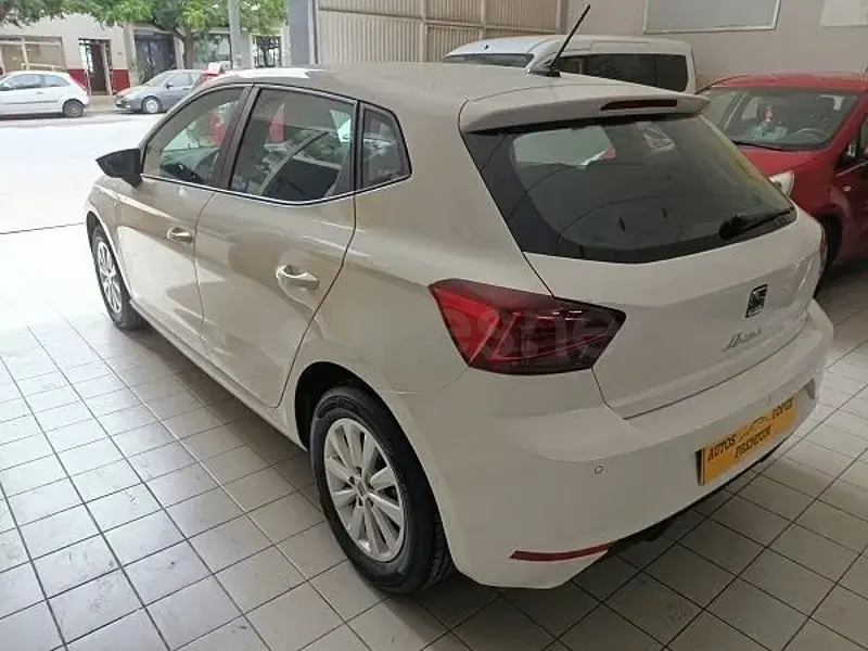 Usado Seat Ibiza Style 115 CV (84 kW) 2025 Blanco Utilitario