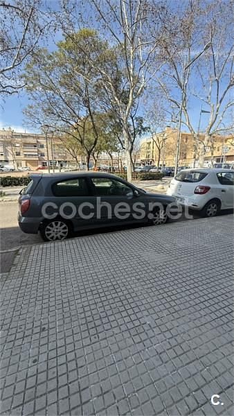 Usado Nissan Almera 82 CV (60 kW) 2005 Gris / plata Berlina