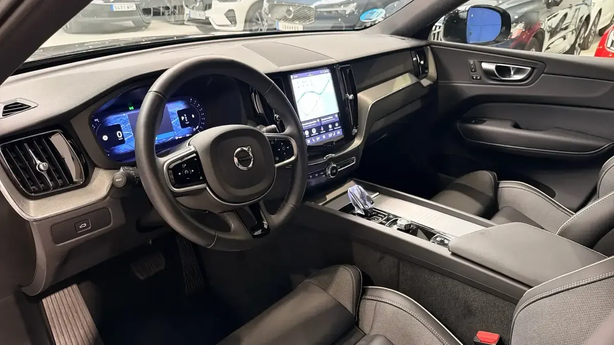 Usado Volvo XC60 Plus 250 CV (183 kW) 2025 SUV