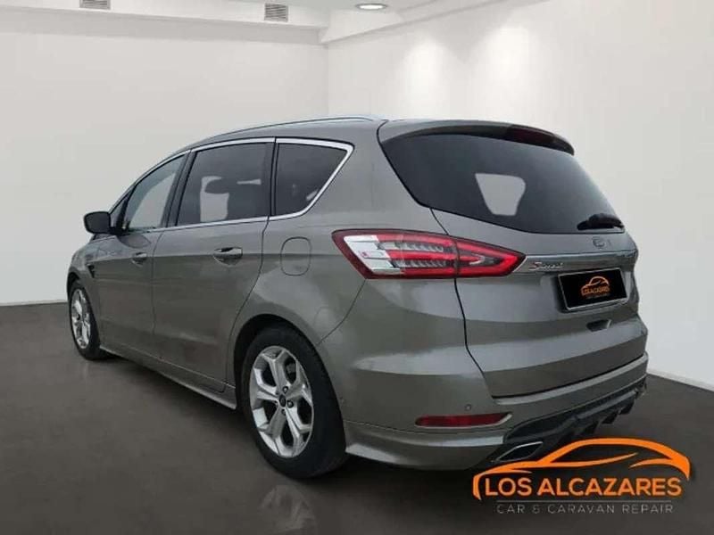 Usado Ford S-MAX Titanium 209 CV (153 kW) 2016 Plateado Monovolumen
