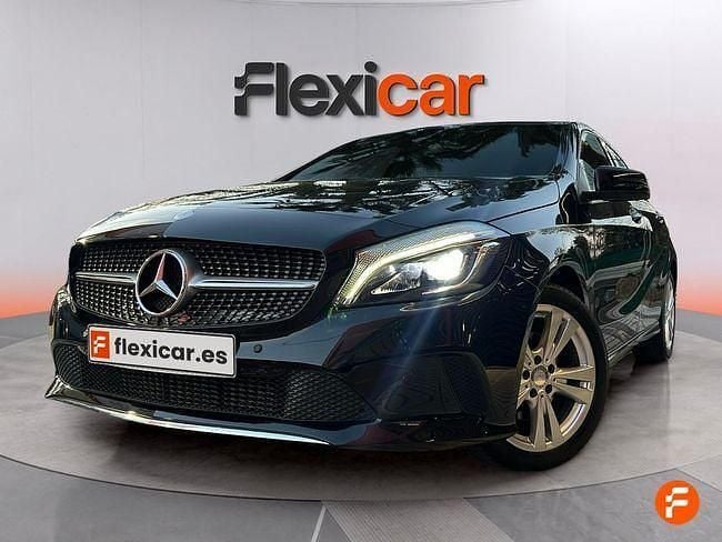 Usado Mercedes A180 Urban 122 CV (89 kW) 2017 Negro