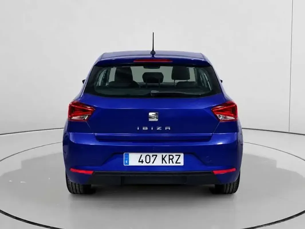 Usado Seat Ibiza Style Plus 95 CV (69 kW) 2018 Azul Utilitario