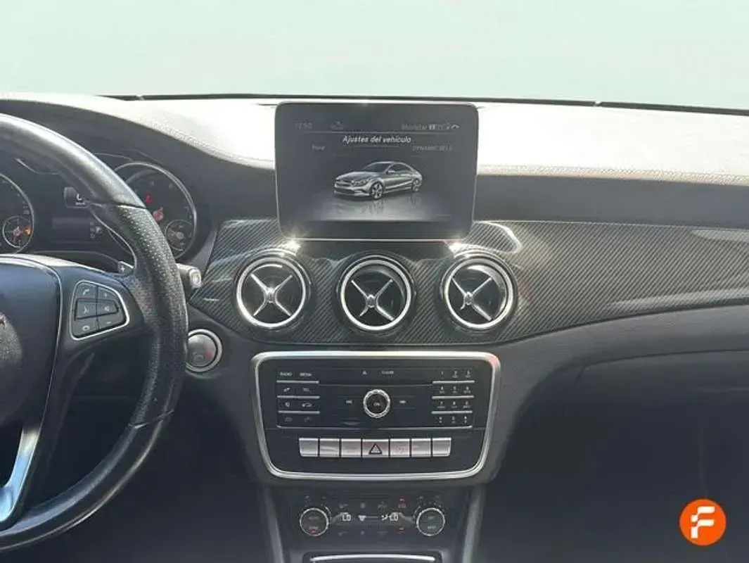 Usado Mercedes CLA180 122 CV (89 kW) 2018 Gris Coupe